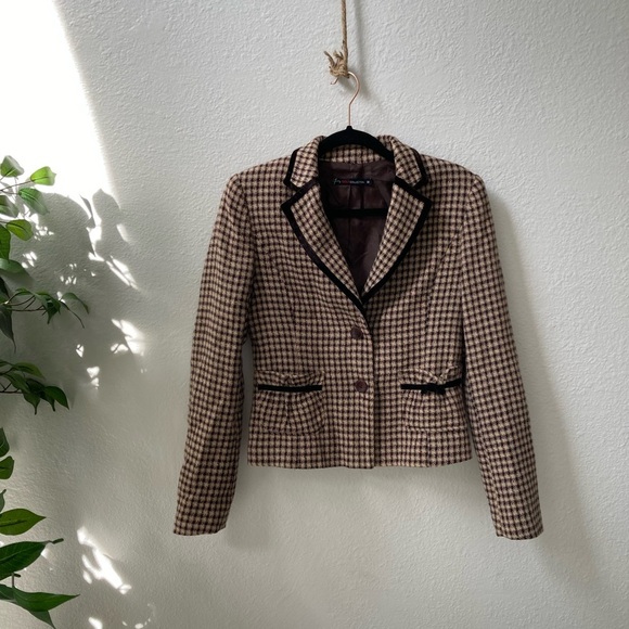 Vintage Houndstooth Wool Blazer with Black Trim – Tailored Chanel-Inspired - Picture 1 of 11